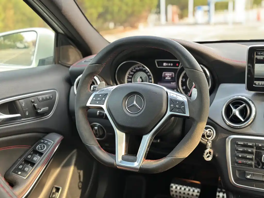 Mercedes-Benz GLA AMG 2015 — фото 33