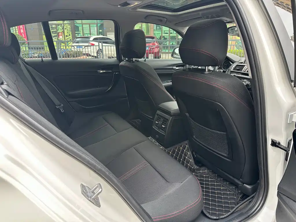 BMW 1 Series 2017 — фото 12