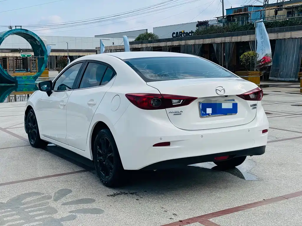 Mazda 3 Axela 2018 — фото 13