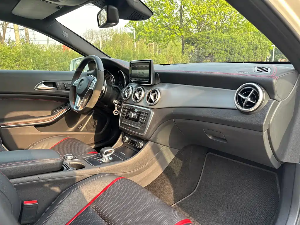 Mercedes-Benz GLA AMG 2015 — фото 37