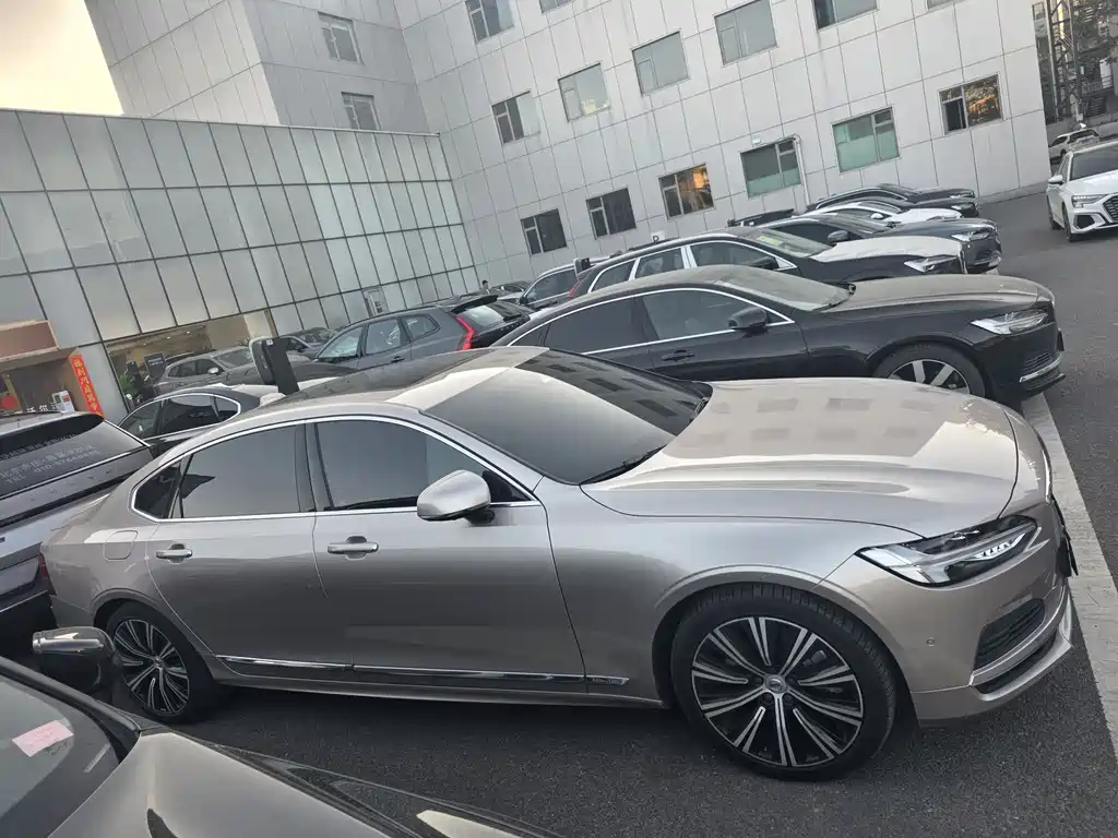 Volvo S90 PHEV 2023 — фото 4