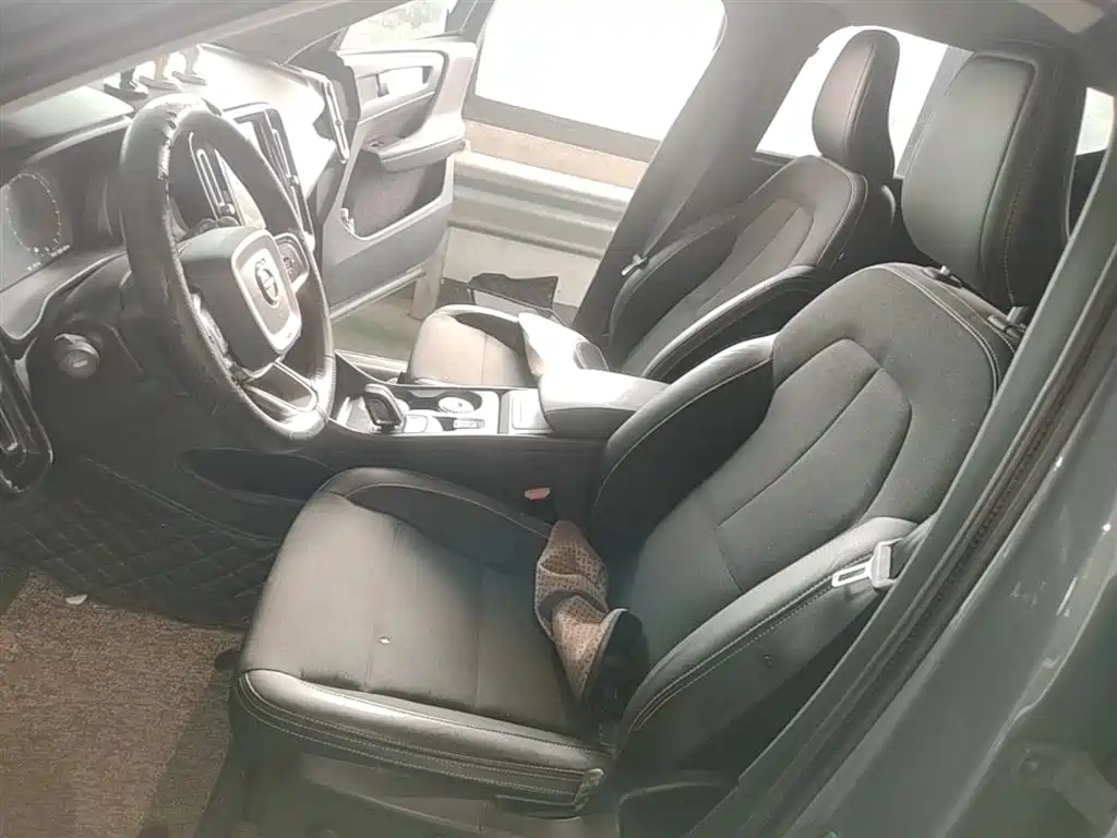 Volvo XC40 2020 — фото 15