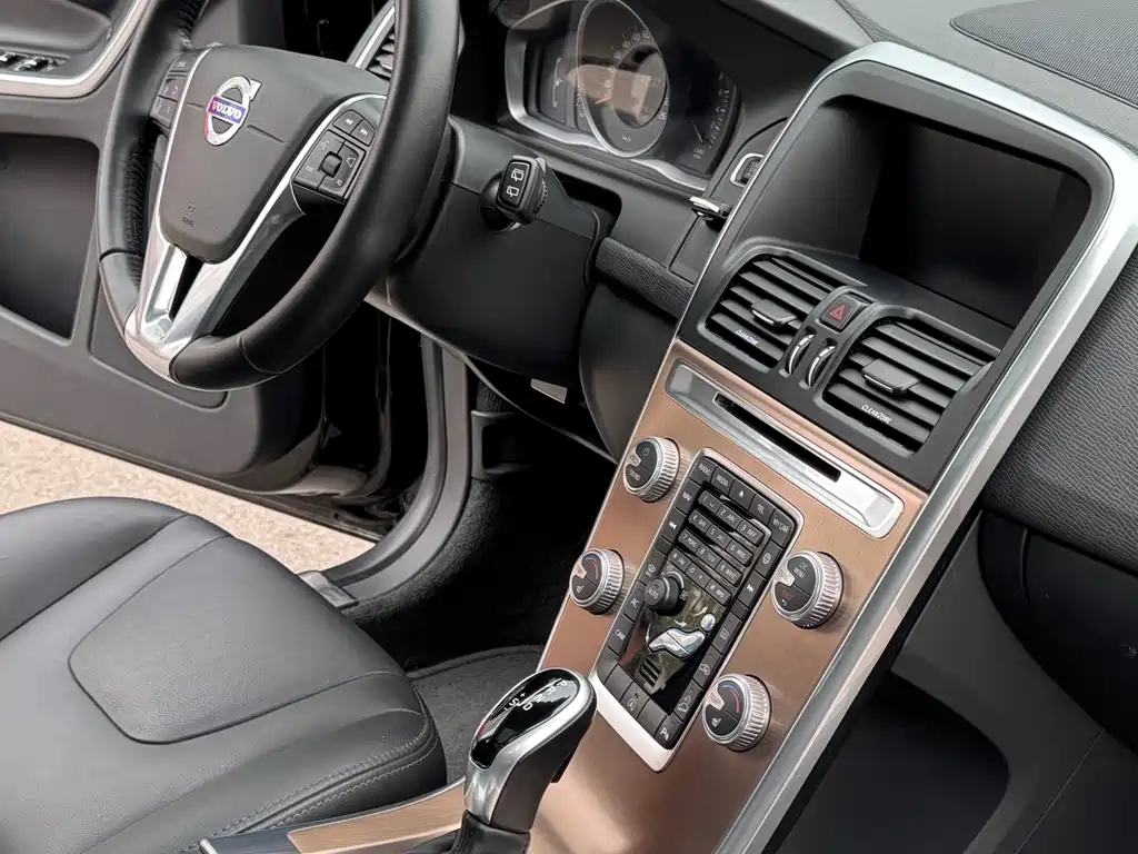 Volvo XC60 2016 — фото 12
