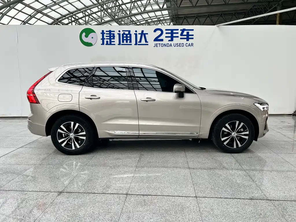 Volvo XC60 2023 — фото 4