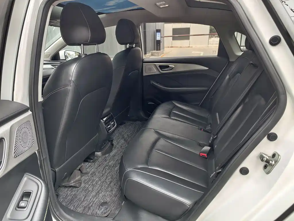 Roewe i6 MAX New Energy 2023 — фото 4