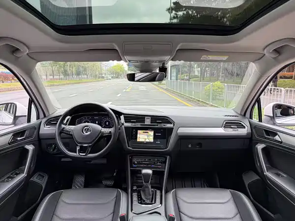 Volkswagen Tiguan L Plug-In Hybrid 2021