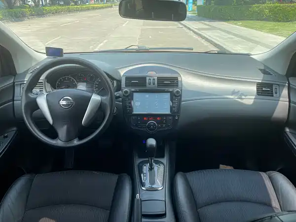 Nissan Tiida 2011