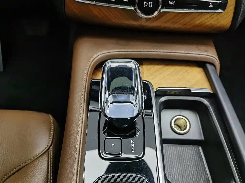 Volvo XC90 2023 — фото 13