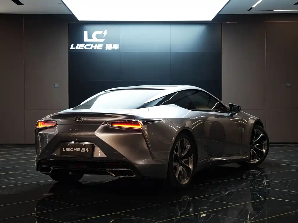 Lexus LC 2018 — фото 14