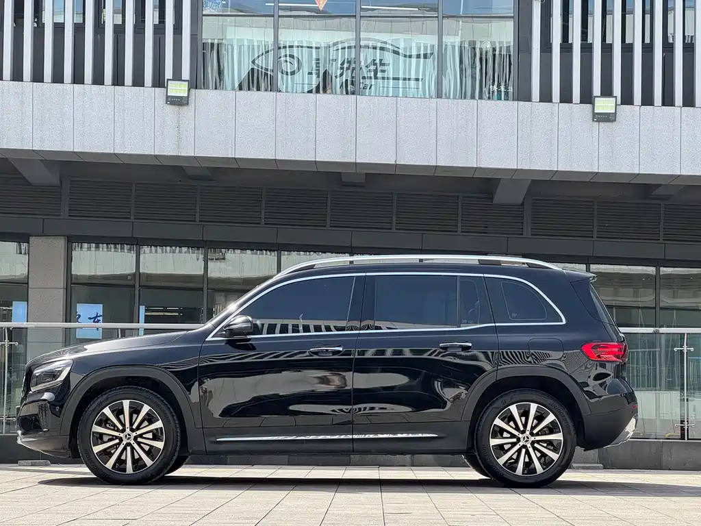 Mercedes-Benz GLB 2024 — фото 4