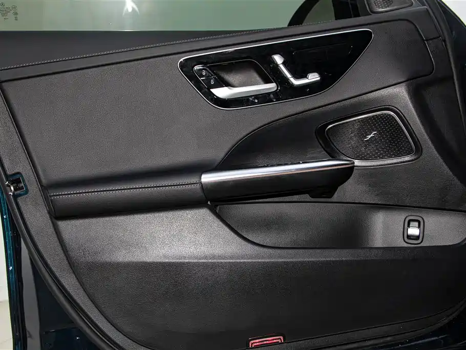 Mercedes-Benz C-Class 2025 — фото 17