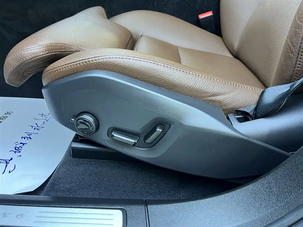 Volvo XC60 2022 — фото 17