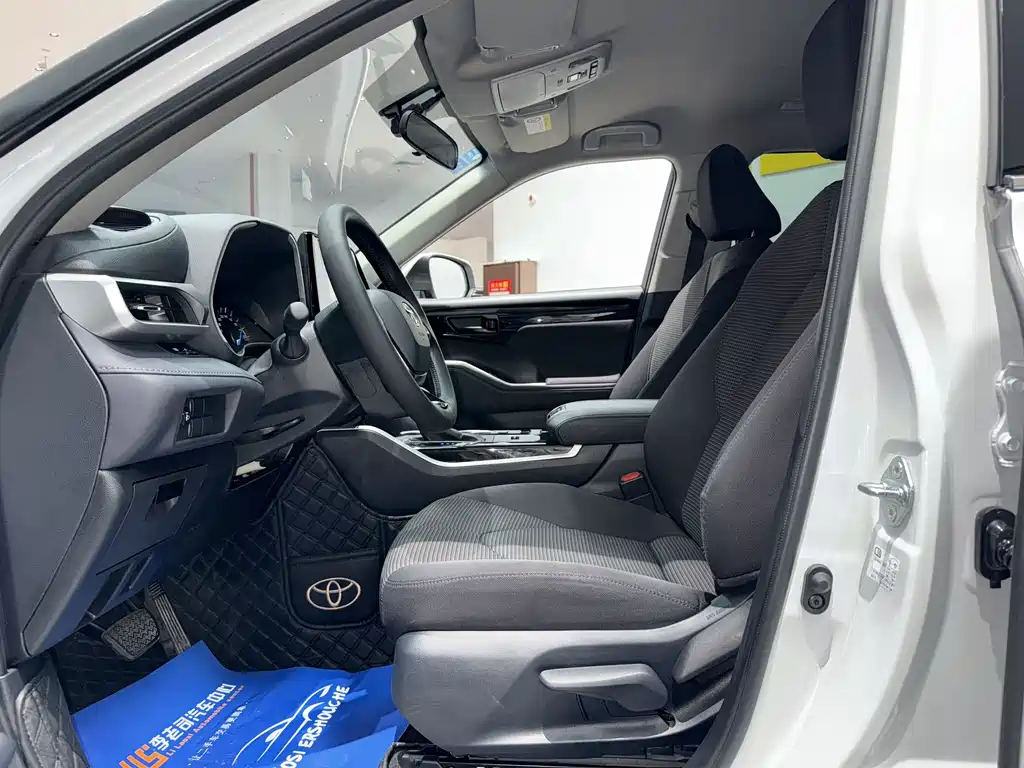 Toyota Highlander 2024 — фото 18