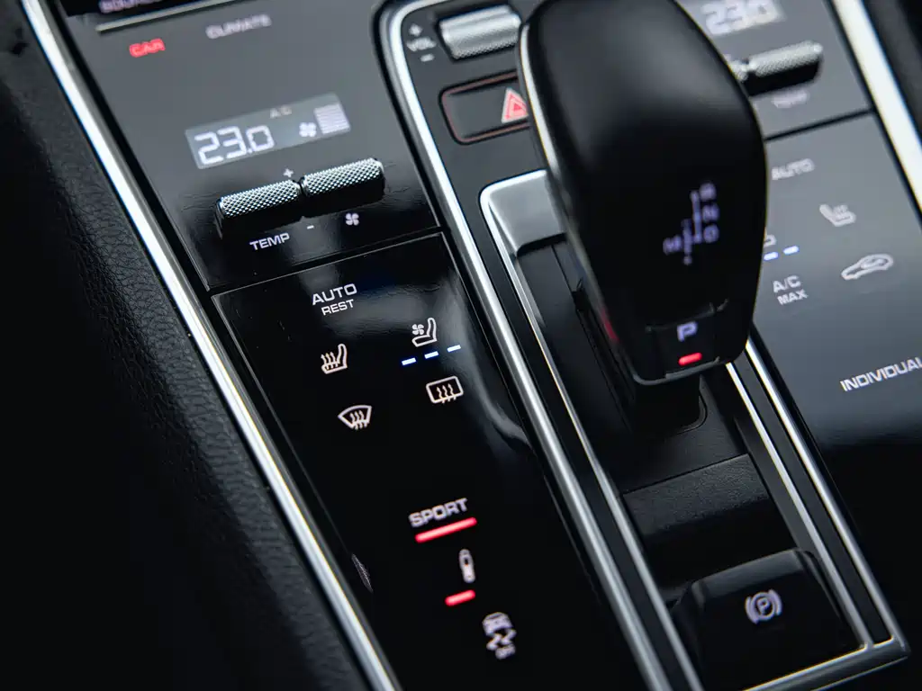 Porsche Panamera 2019 — фото 16