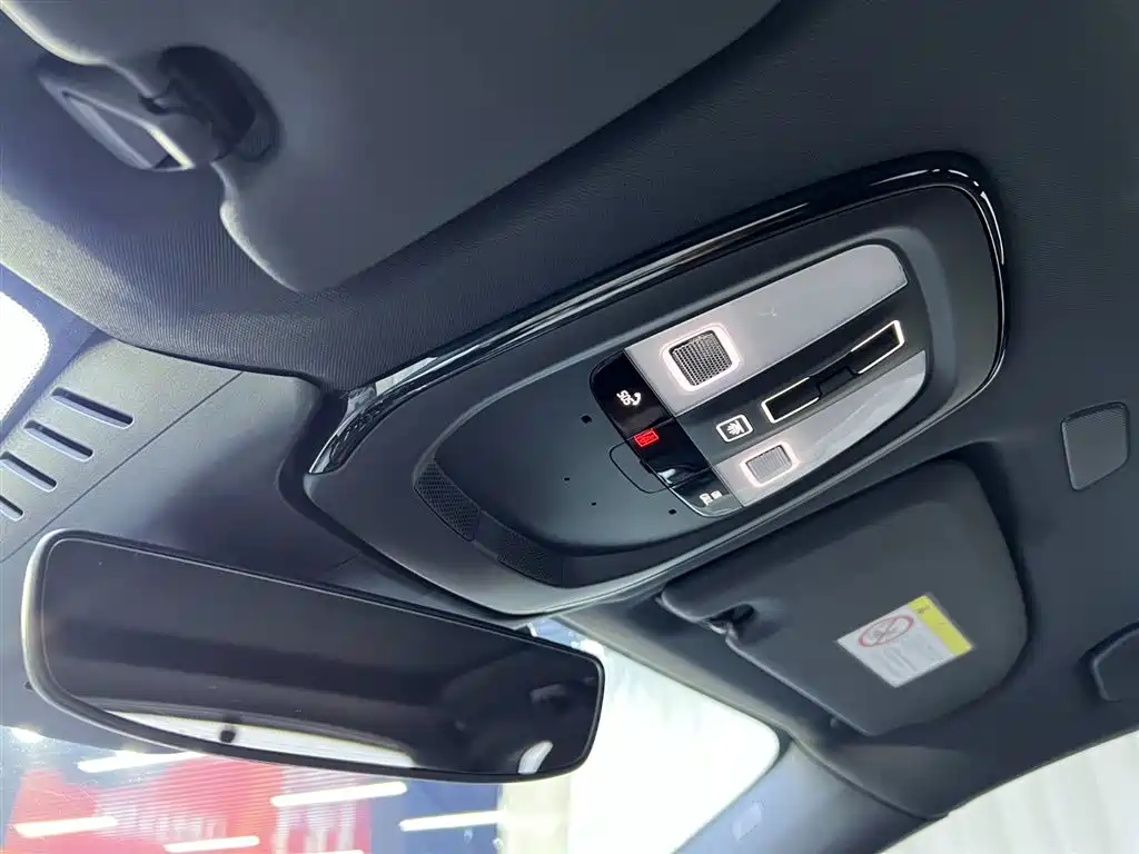 Volvo XC60 2022 — фото 19