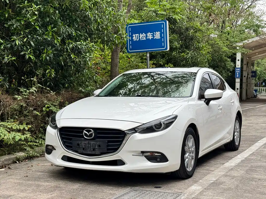 Mazda 3 Axela 2018 — фото 1