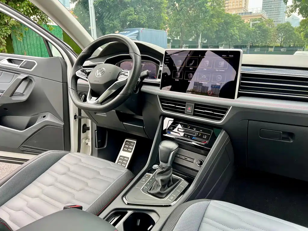 Volkswagen Tiguan X 2022 — фото 12