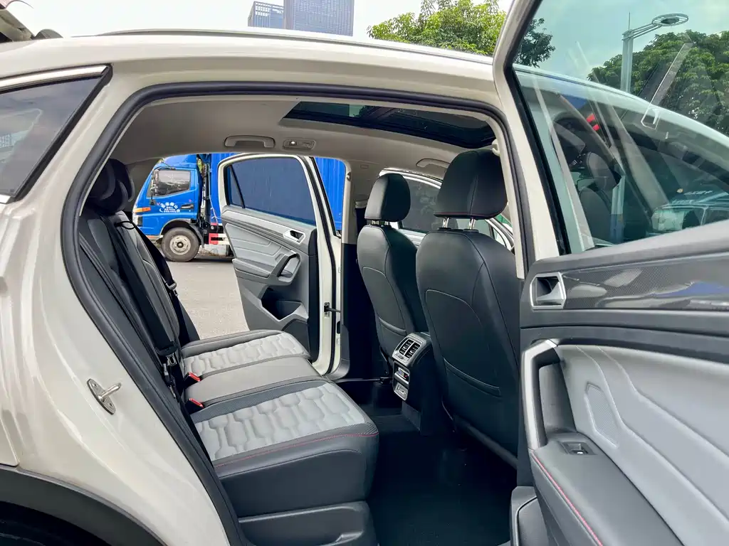 Volkswagen Tiguan X 2022 — фото 18