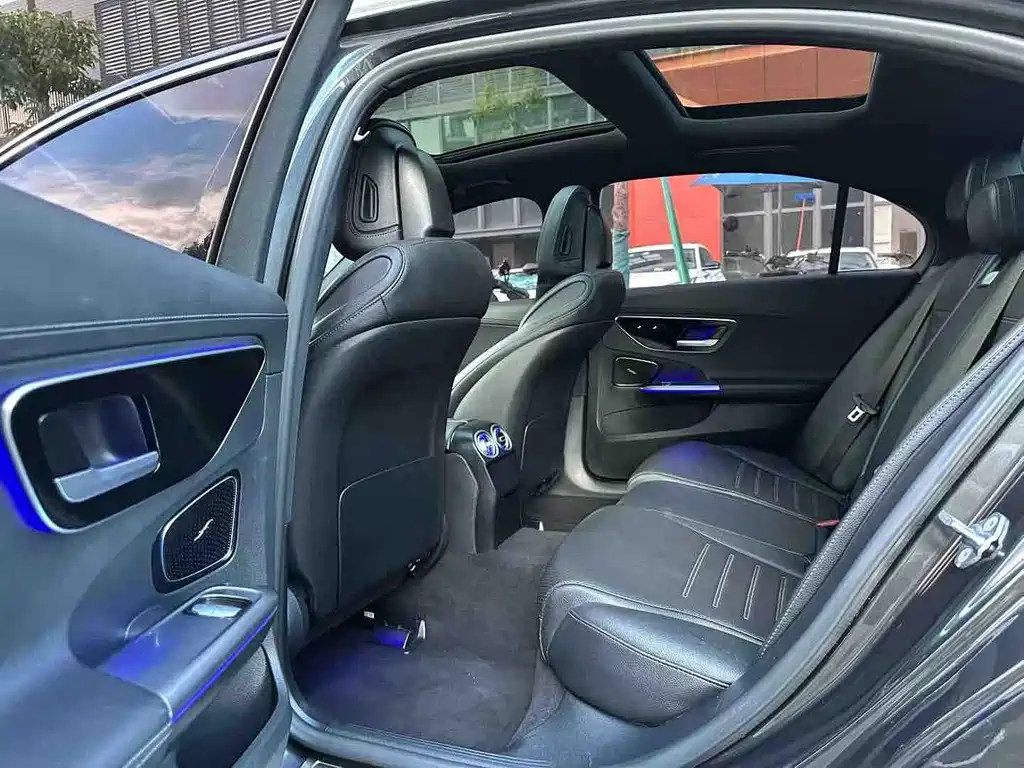 Mercedes-Benz C-Class 2023 — фото 6