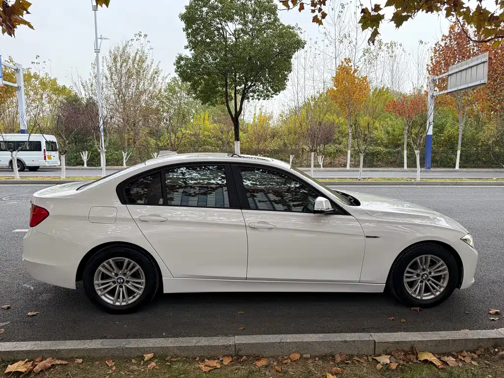 BMW 3 Series 2012 — фото 7