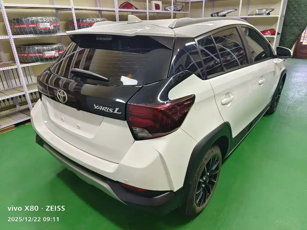 Toyota Yaris L 2023 — фото 4