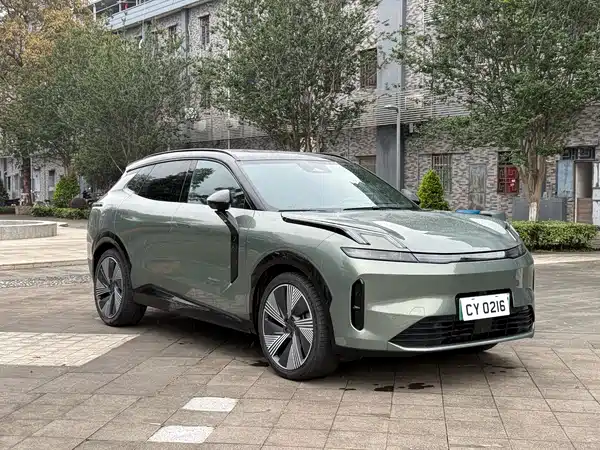 Lynk & Co 08 EM-P 2023