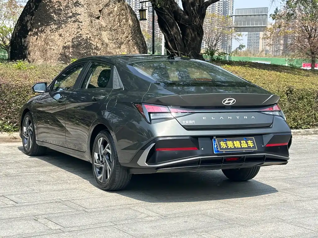 Hyundai Elantra 2023 — фото 4