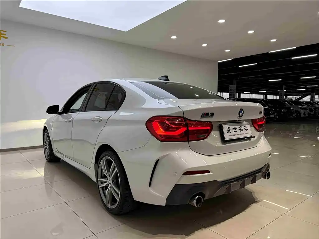 BMW 1 Series 2019 — фото 18