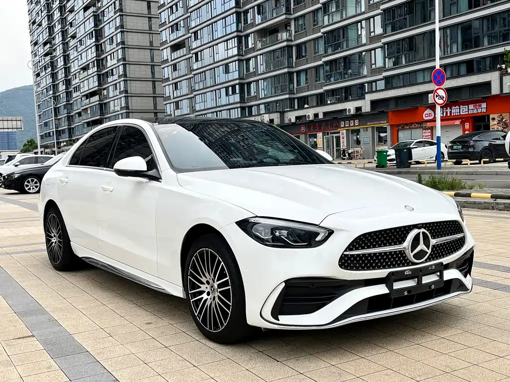 Mercedes-Benz C-Class 2024 — фото 3