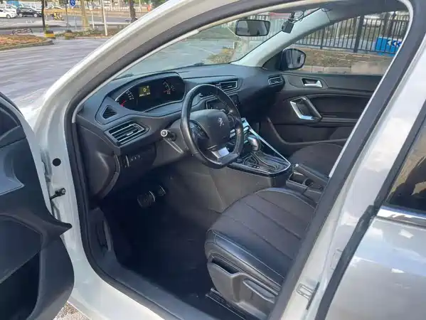 Peugeot 308 2016