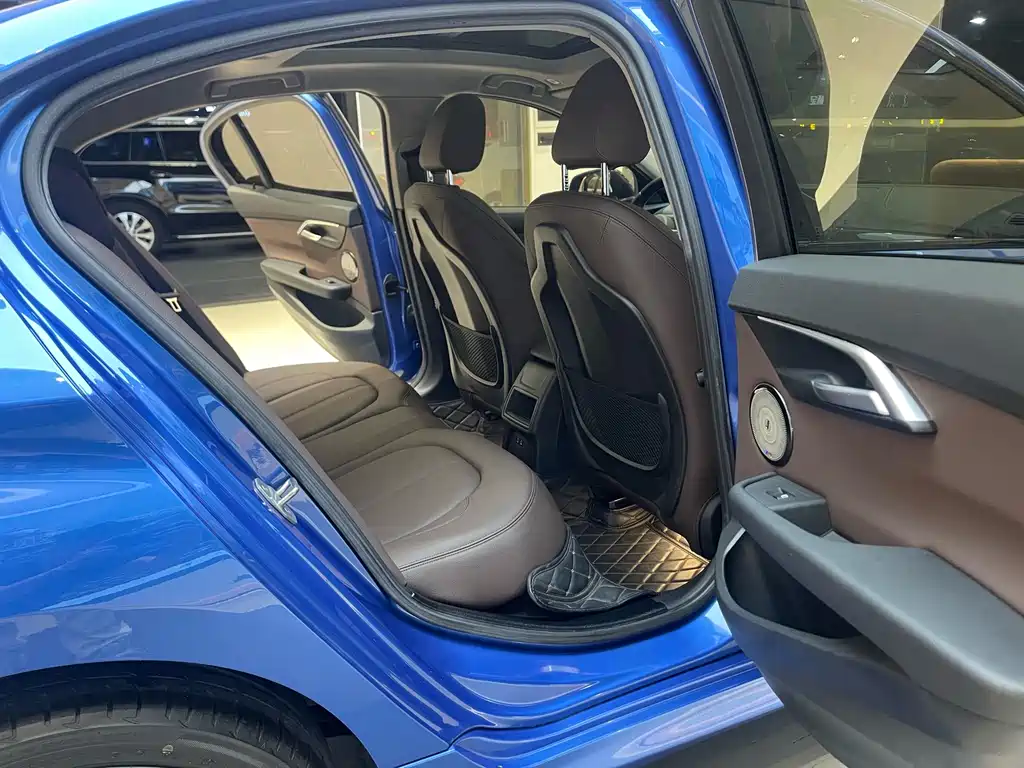 BMW 1 Series 2019 — фото 18