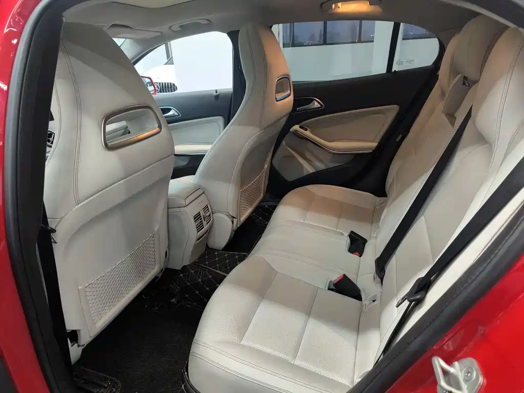 Mercedes-Benz GLA 2015 — фото 13
