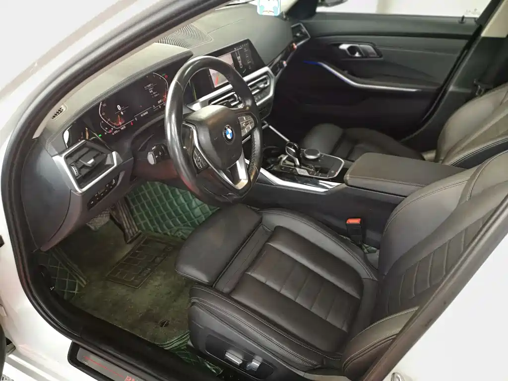 BMW 3 Series 2019 — фото 10
