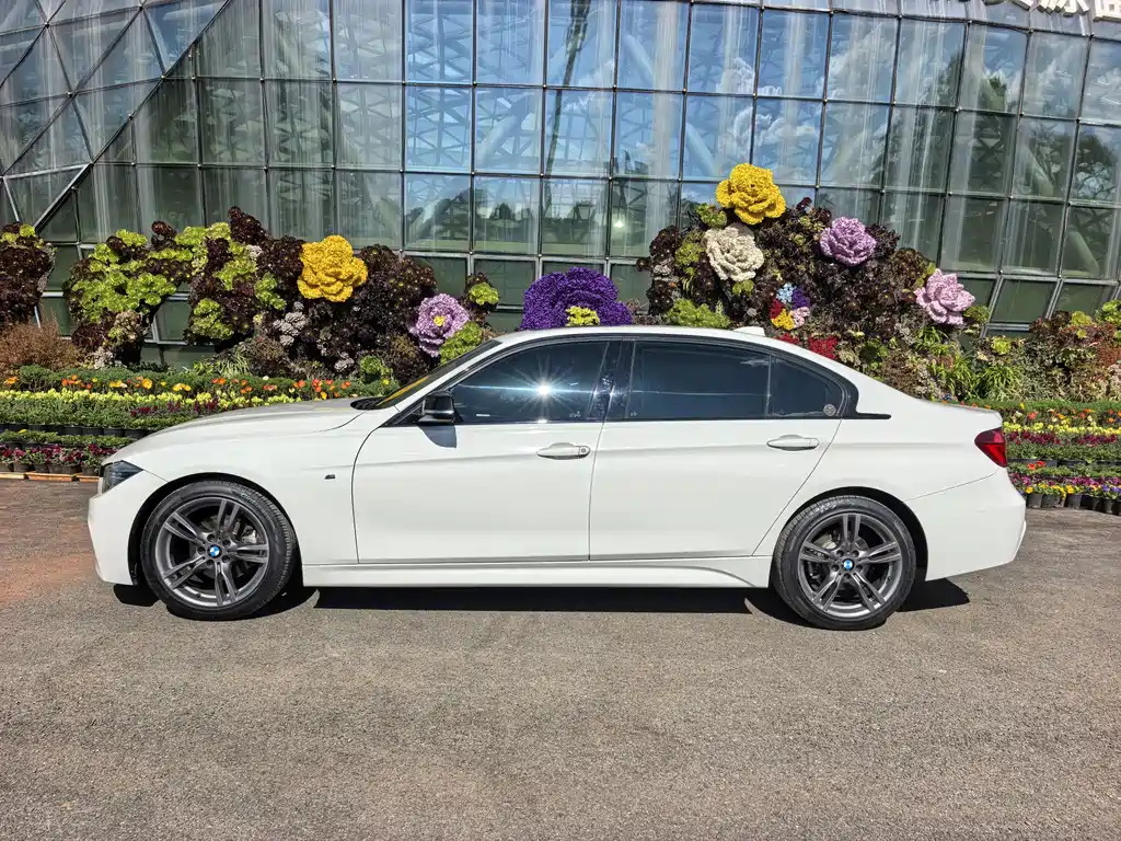 BMW 3 Series 2018 — фото 13