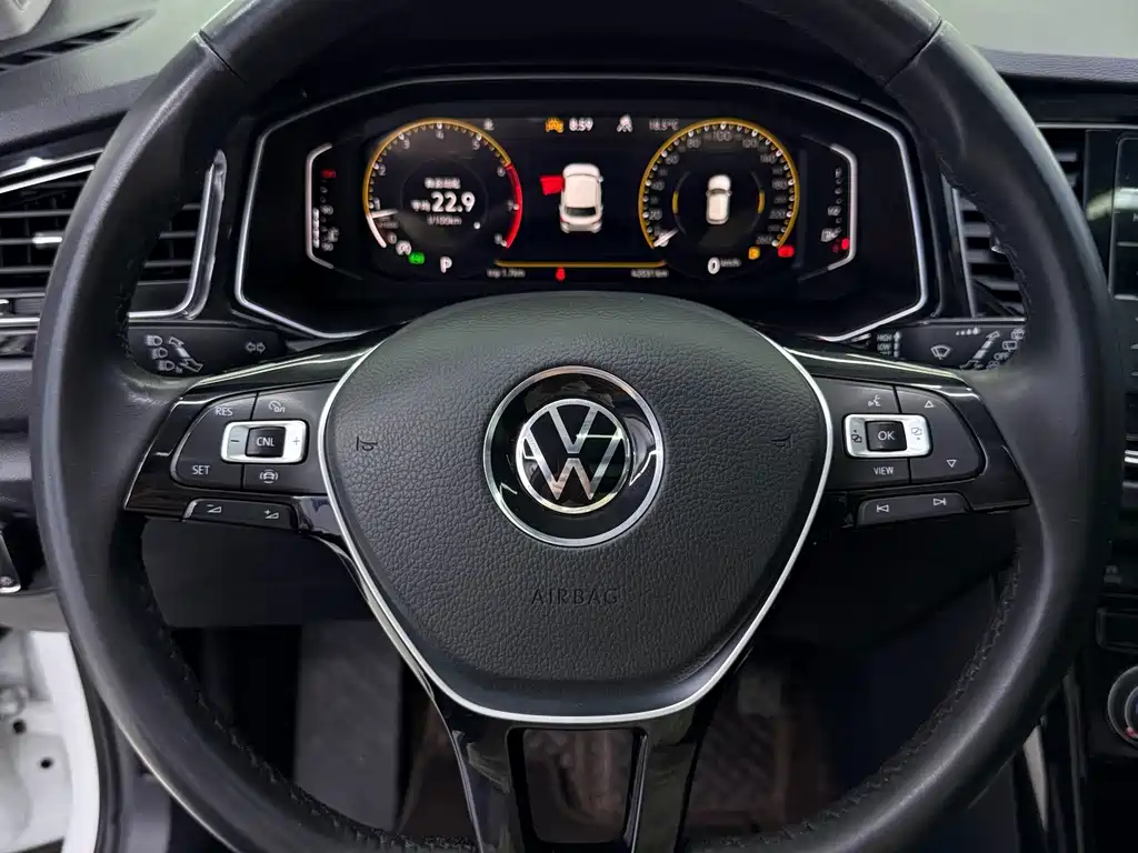 Volkswagen T-Roc 2023 — фото 16