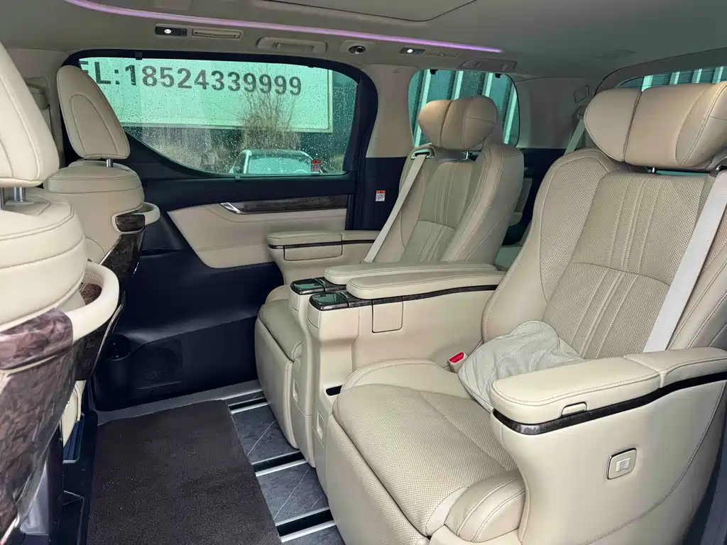 Toyota Alphard 2023 — фото 9