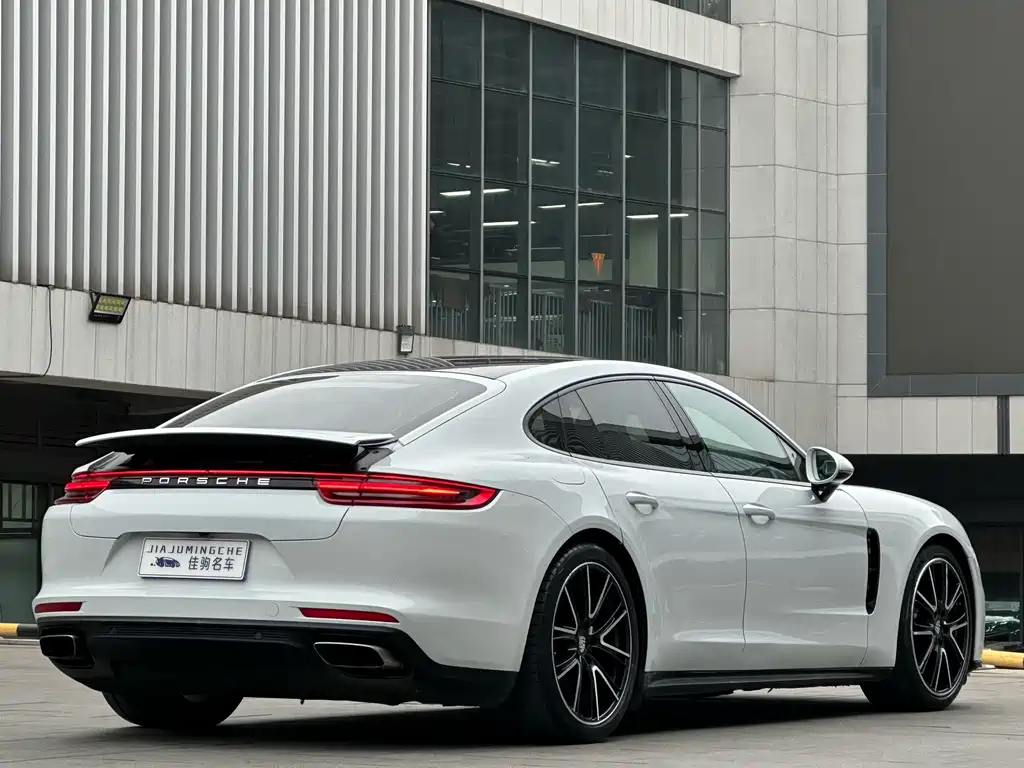 Porsche Panamera 2018 — фото 14