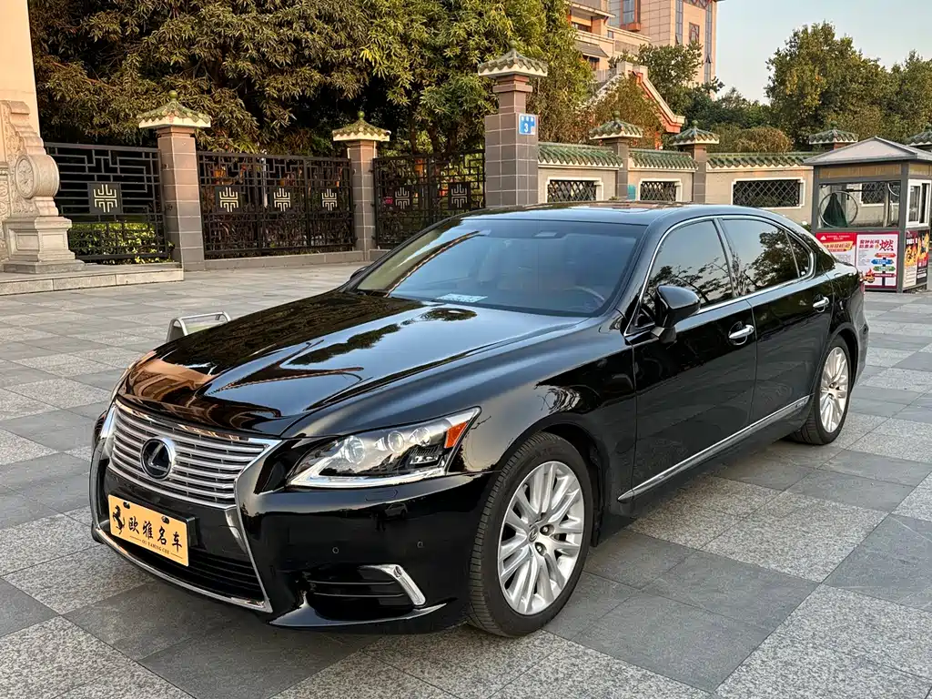 Lexus LS 2014 — фото 1