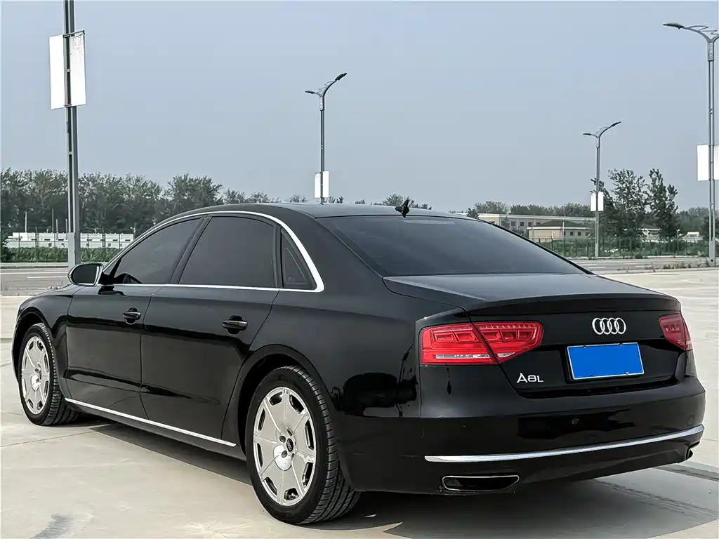 Audi A8 2013 — фото 10