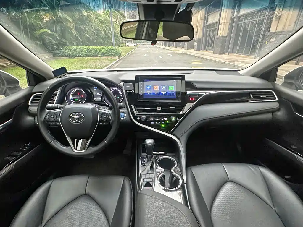 Toyota Camry 2021 — фото 9
