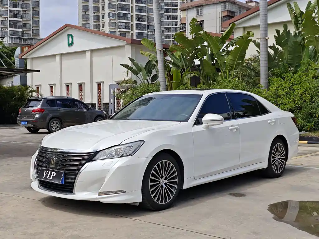 Toyota Crown 2019 — фото 1