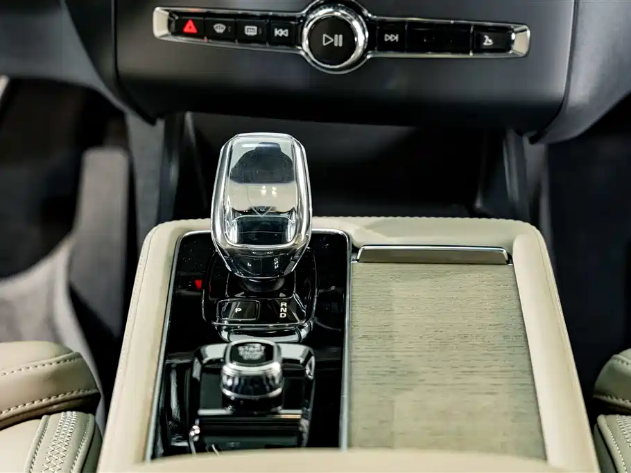 Volvo XC90 Plug-In Hybrid 2026 — фото 15