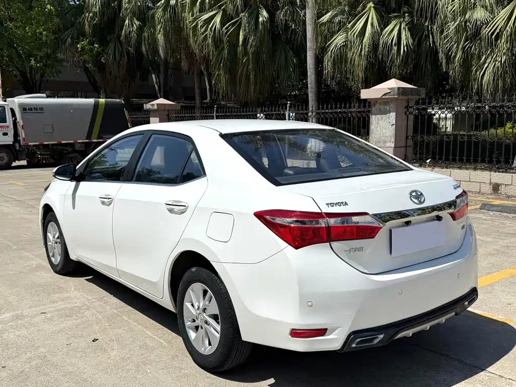 Toyota Corolla 2015 — фото 9