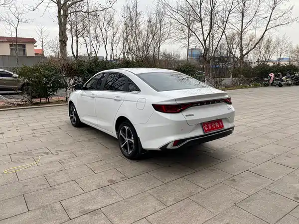 Geely Emgrand L 2022