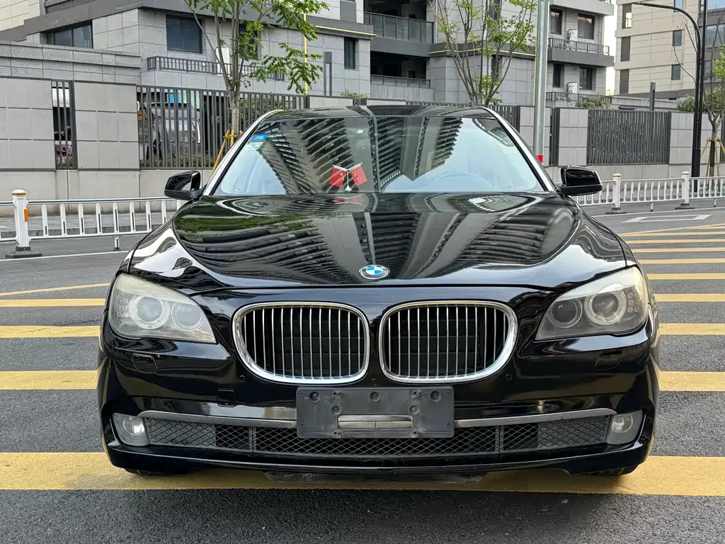 BMW 7 Series 2011 — фото 17
