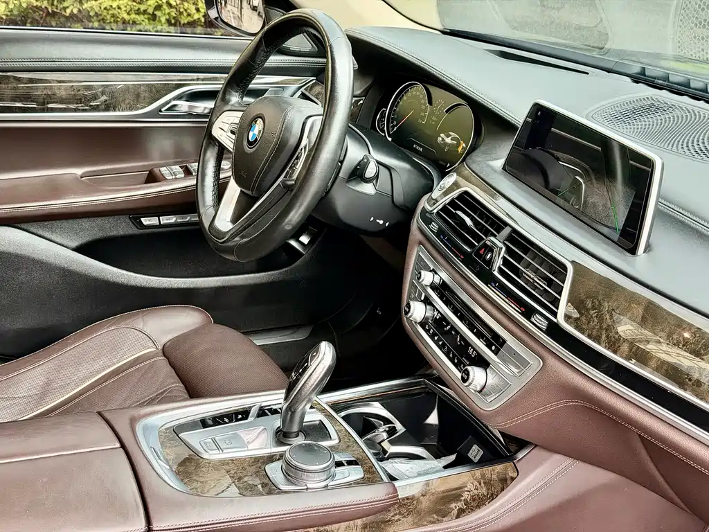BMW 7 Series 2015 — фото 11