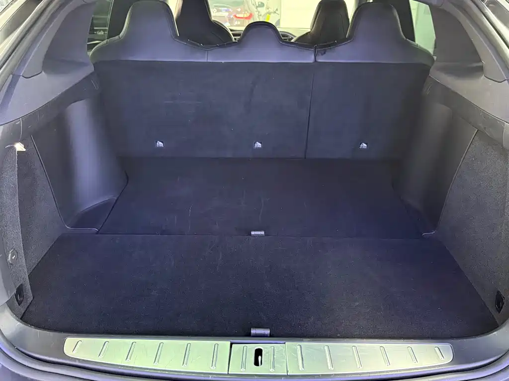 Tesla Model X 2018 — фото 33