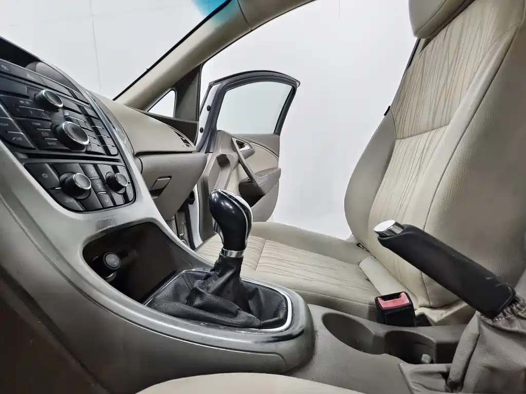 Buick Excelle 2014 — фото 12