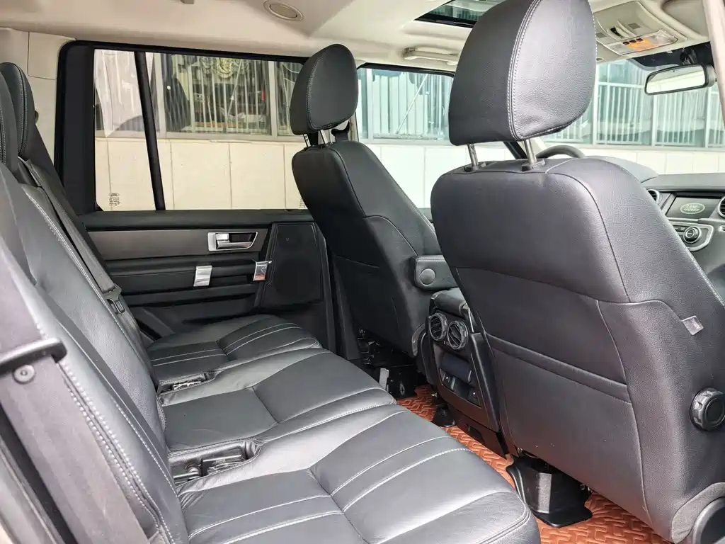 Land Rover Discovery 2015 — фото 8