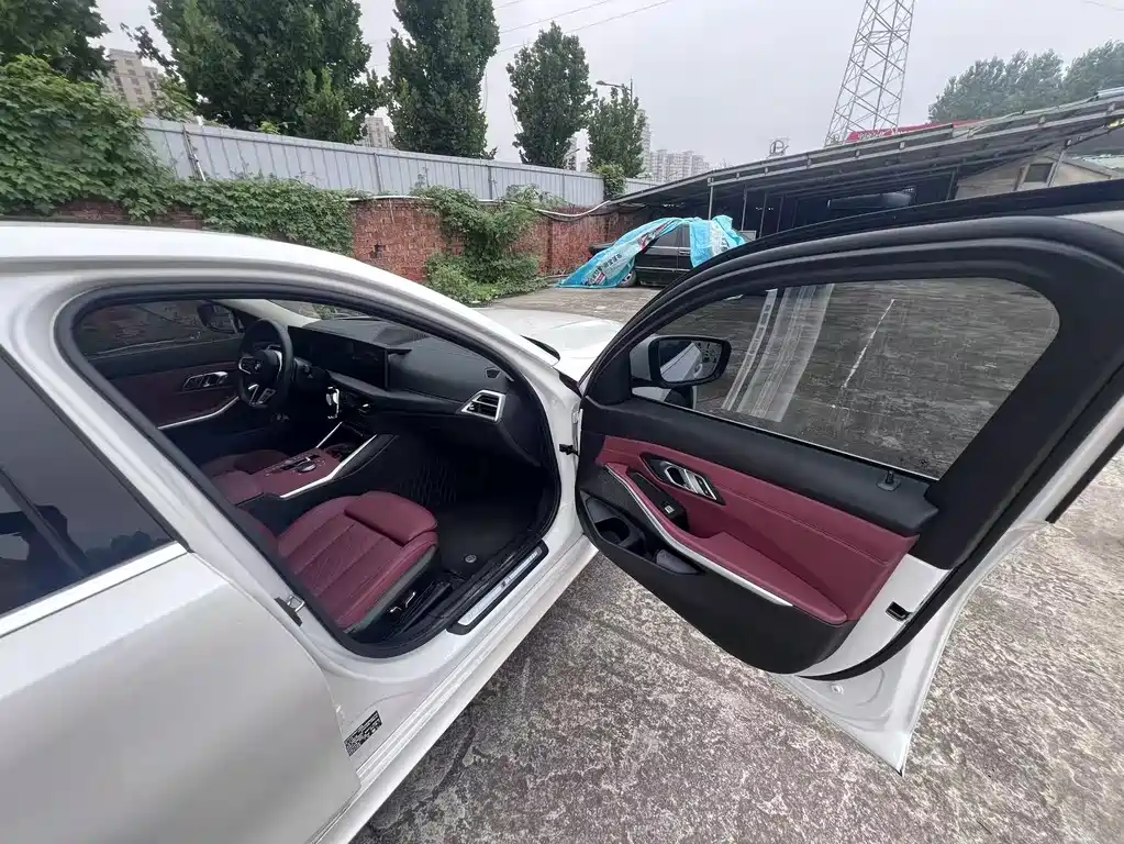 BMW 3 Series 2025
